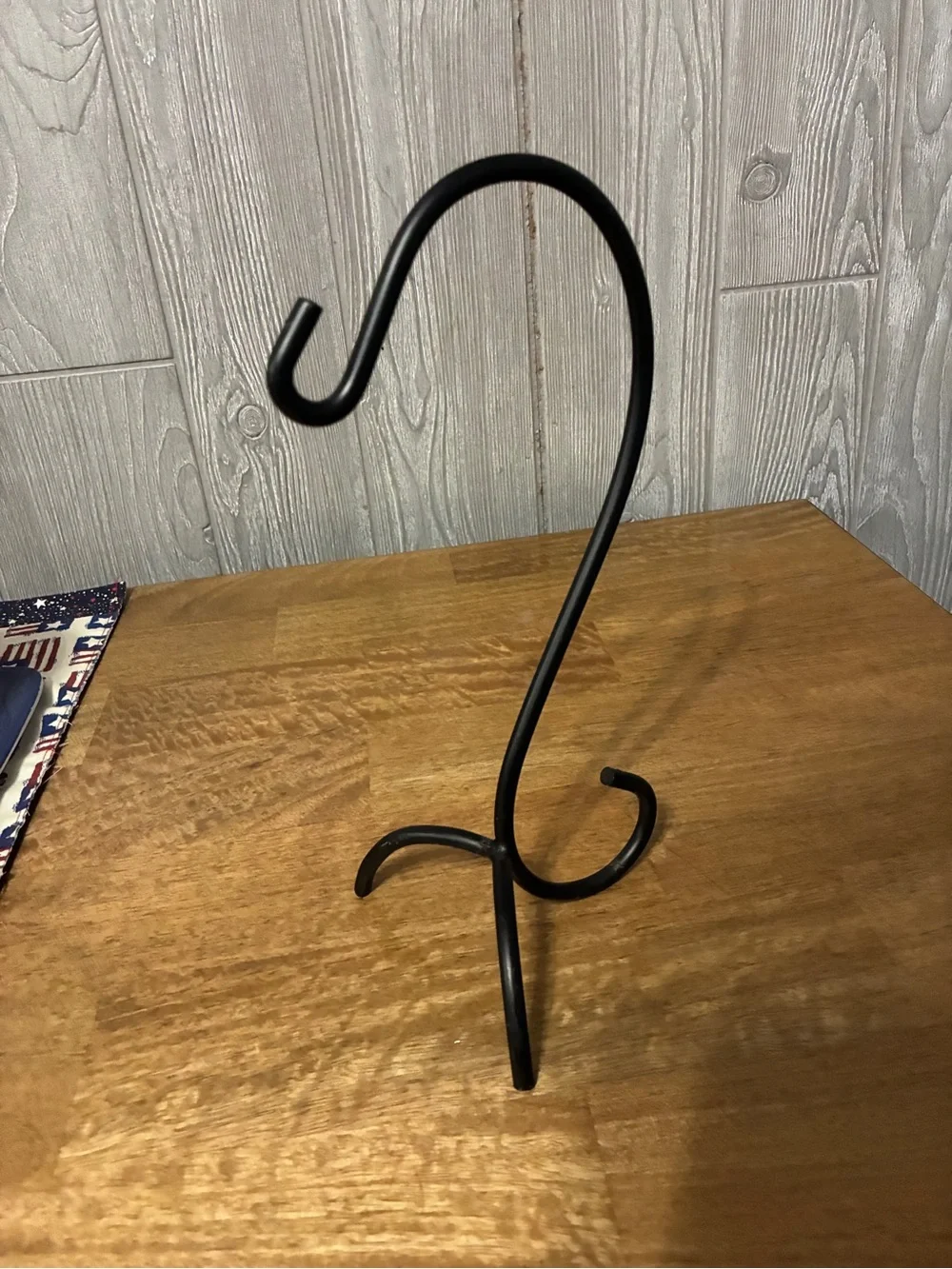 Black Metal S-Hook Wall Decor Display Stand